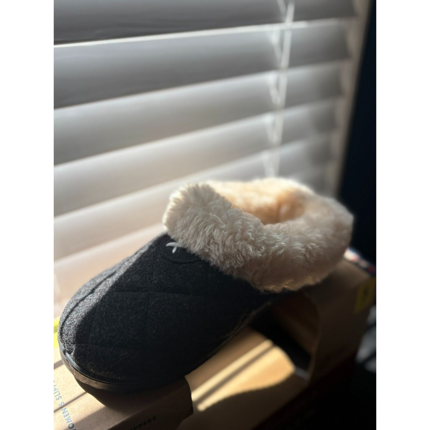 Dearfoams Womens Cozy Indoor/Outdoor Quilted clogs With Faux Fur Lining
