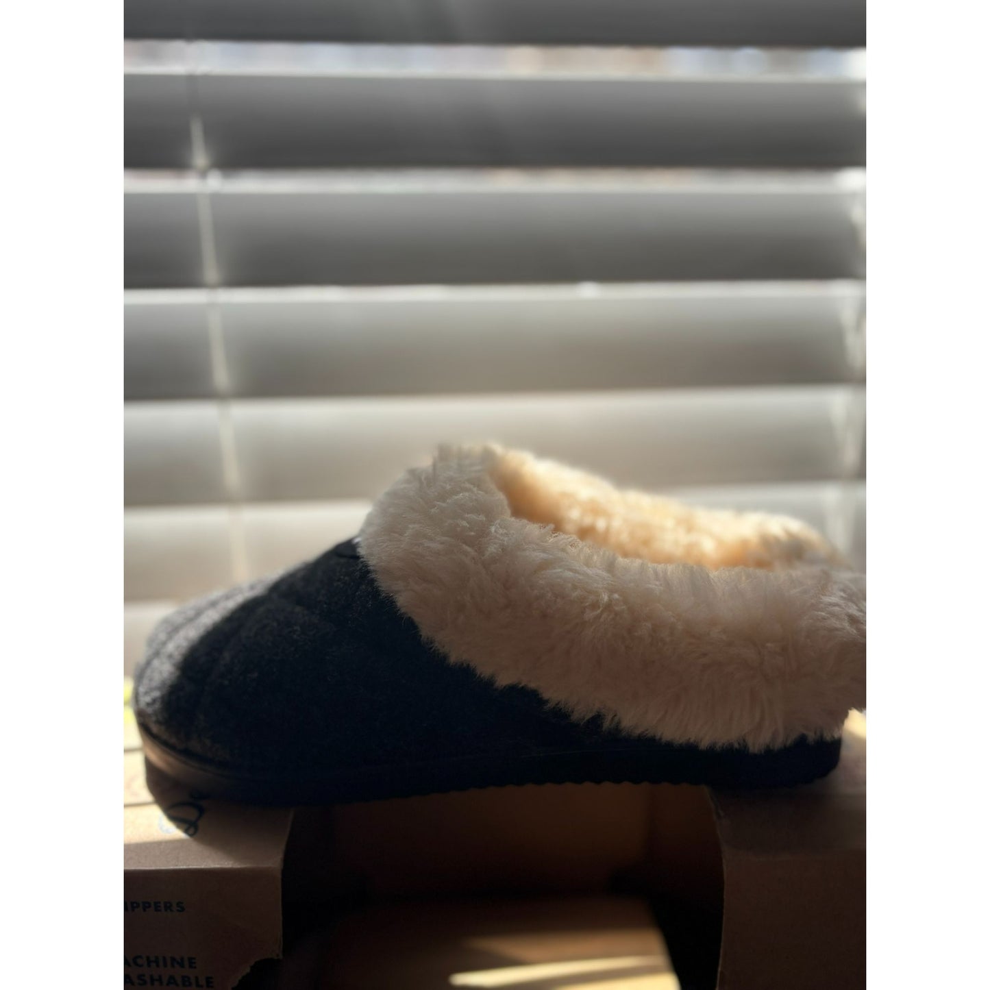 Dearfoams Womens Cozy Indoor/Outdoor Quilted clogs With Faux Fur Lining