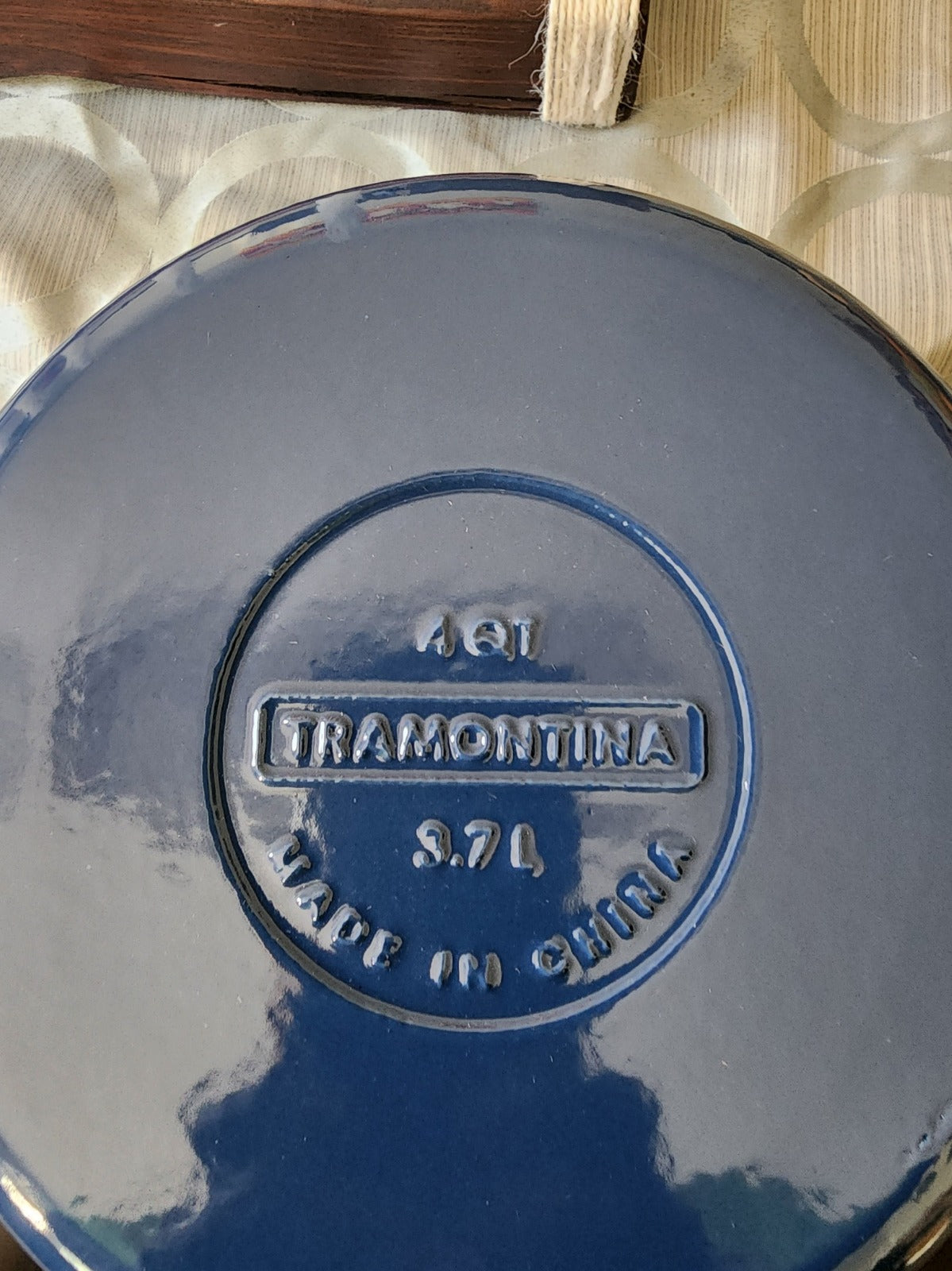 Tramontina Gourmet 5.5 qt. Round Enameled kitchen Cast Iron Dutch Oven in Dark Blue with Lid