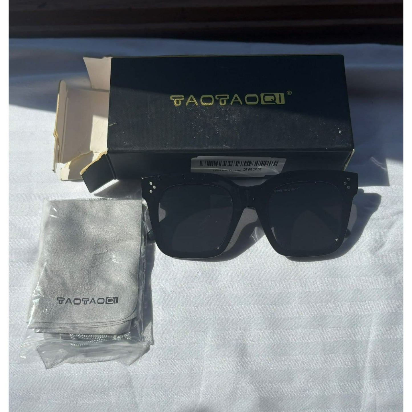 TAOTAOQI Oversized Square Sunglasses – Bold Look with UV400 Protection