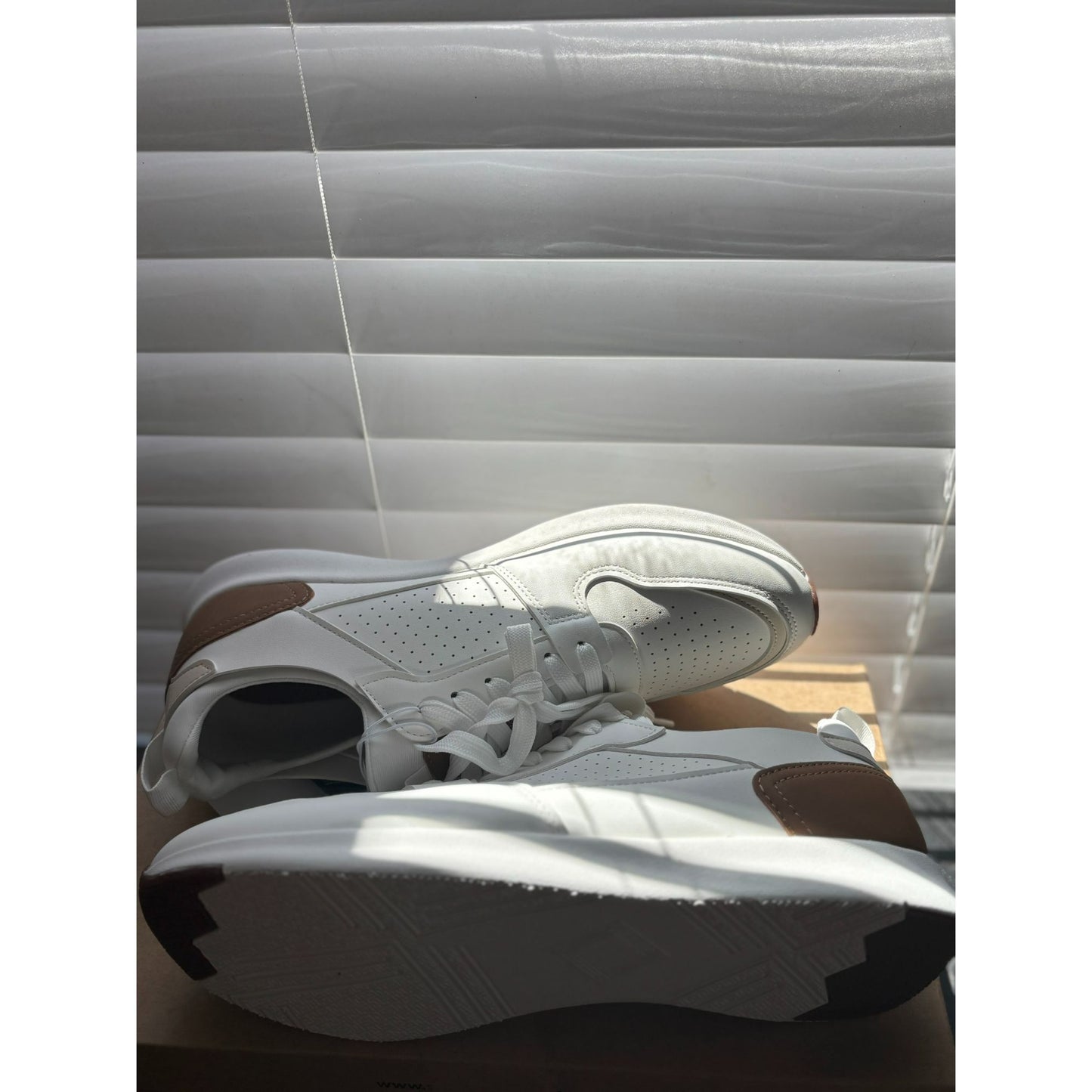 Steve Madden Mens White & Brown Ortholite Lace-Up Sneakers