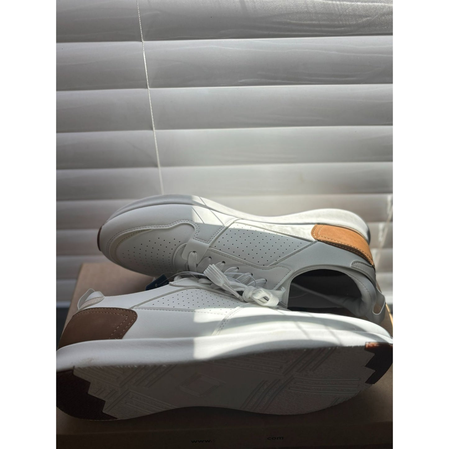 Steve Madden Mens White & Brown Ortholite Lace-Up Sneakers