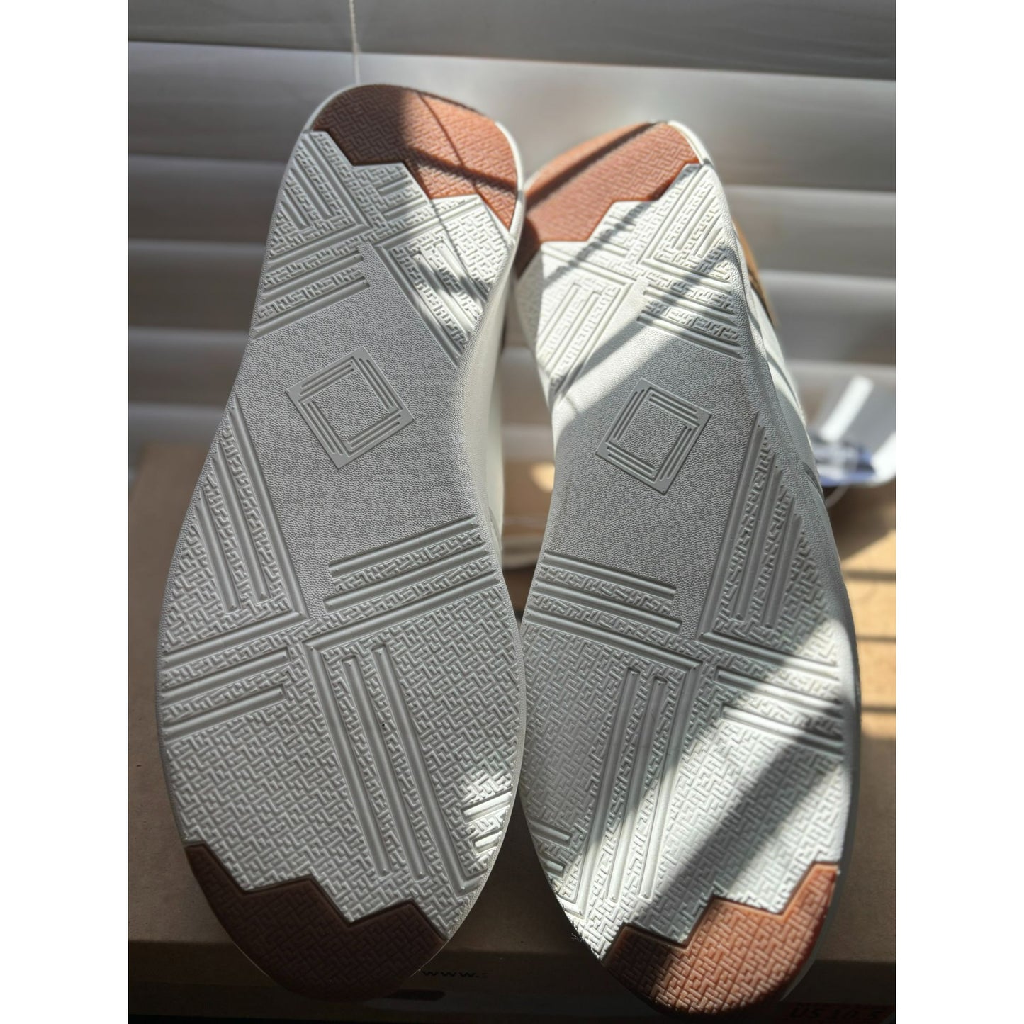 Steve Madden Mens White & Brown Ortholite Lace-Up Sneakers