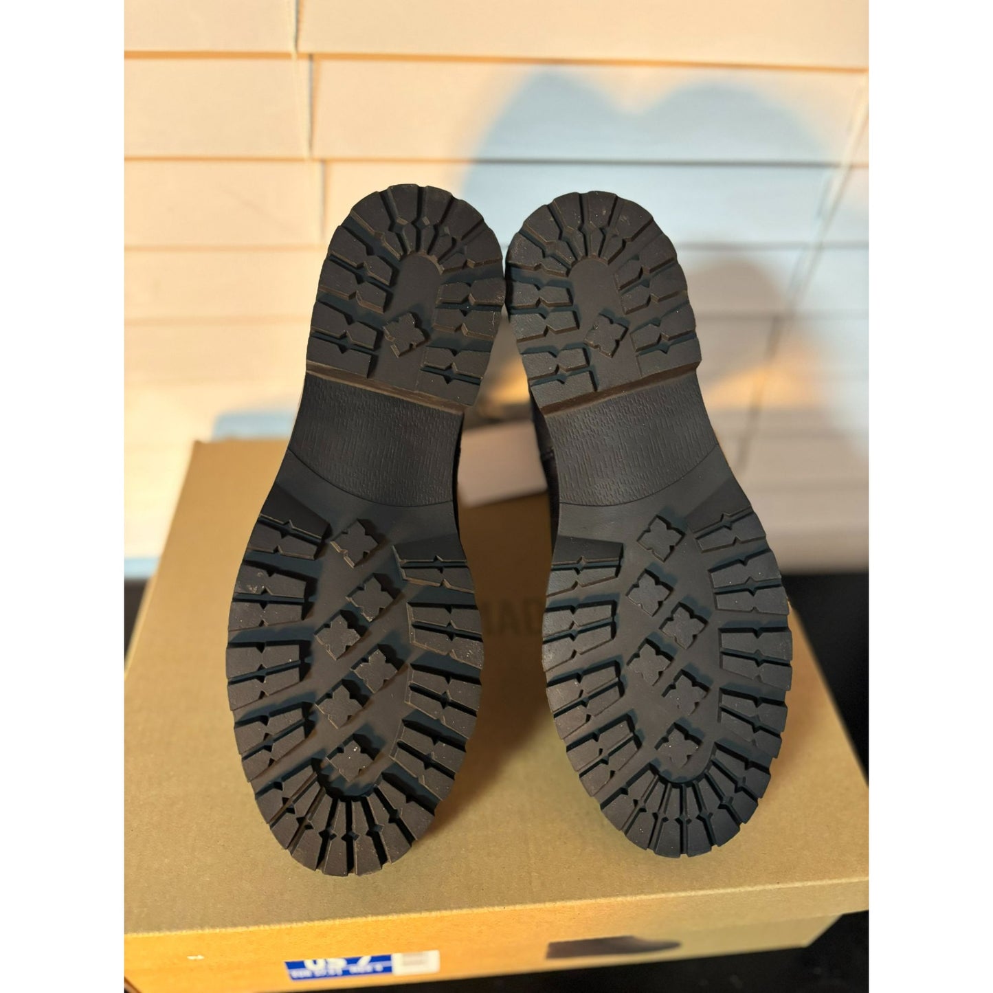 Steve Madden Black Leather ankle Chelsea Boots Ladies Size With Lugged Sole