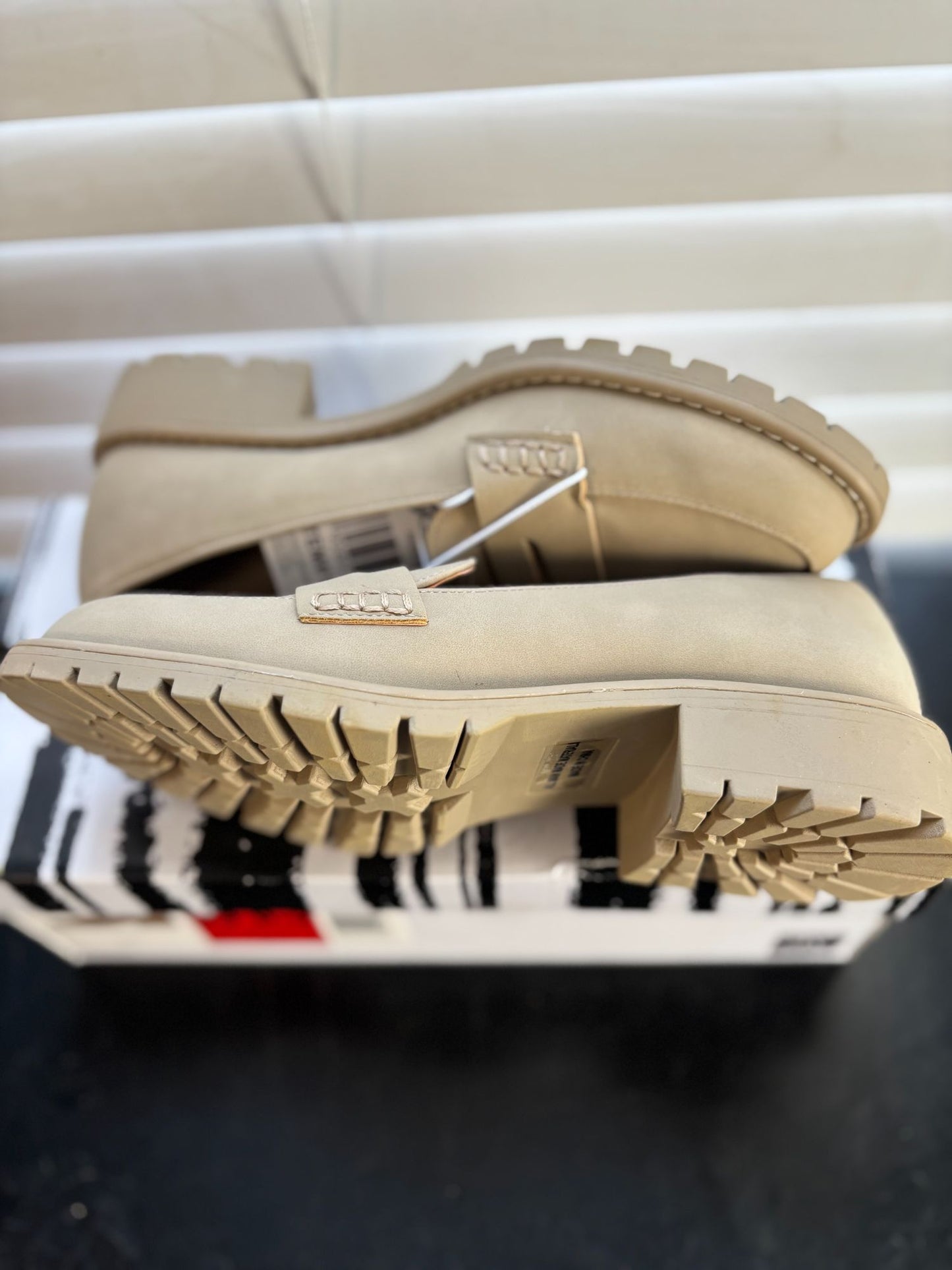 DV Dolce Vita Womens Dune Lug Loafers Rcrispo