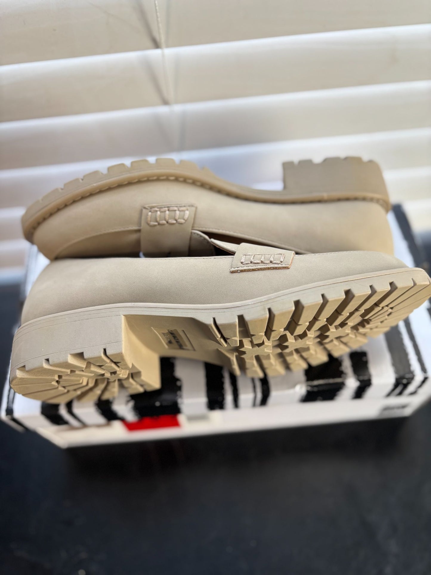 DV Dolce Vita Womens Dune Lug Loafers Rcrispo
