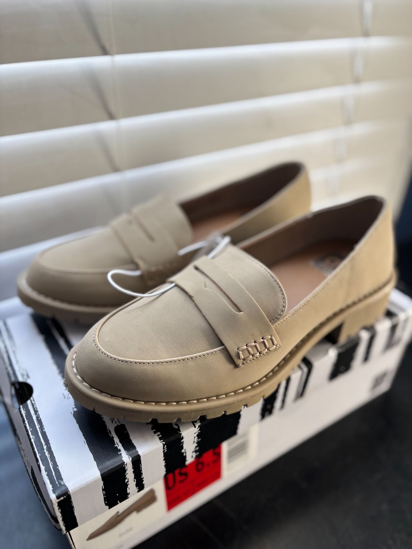 DV Dolce Vita Womens Dune Lug Loafers Rcrispo