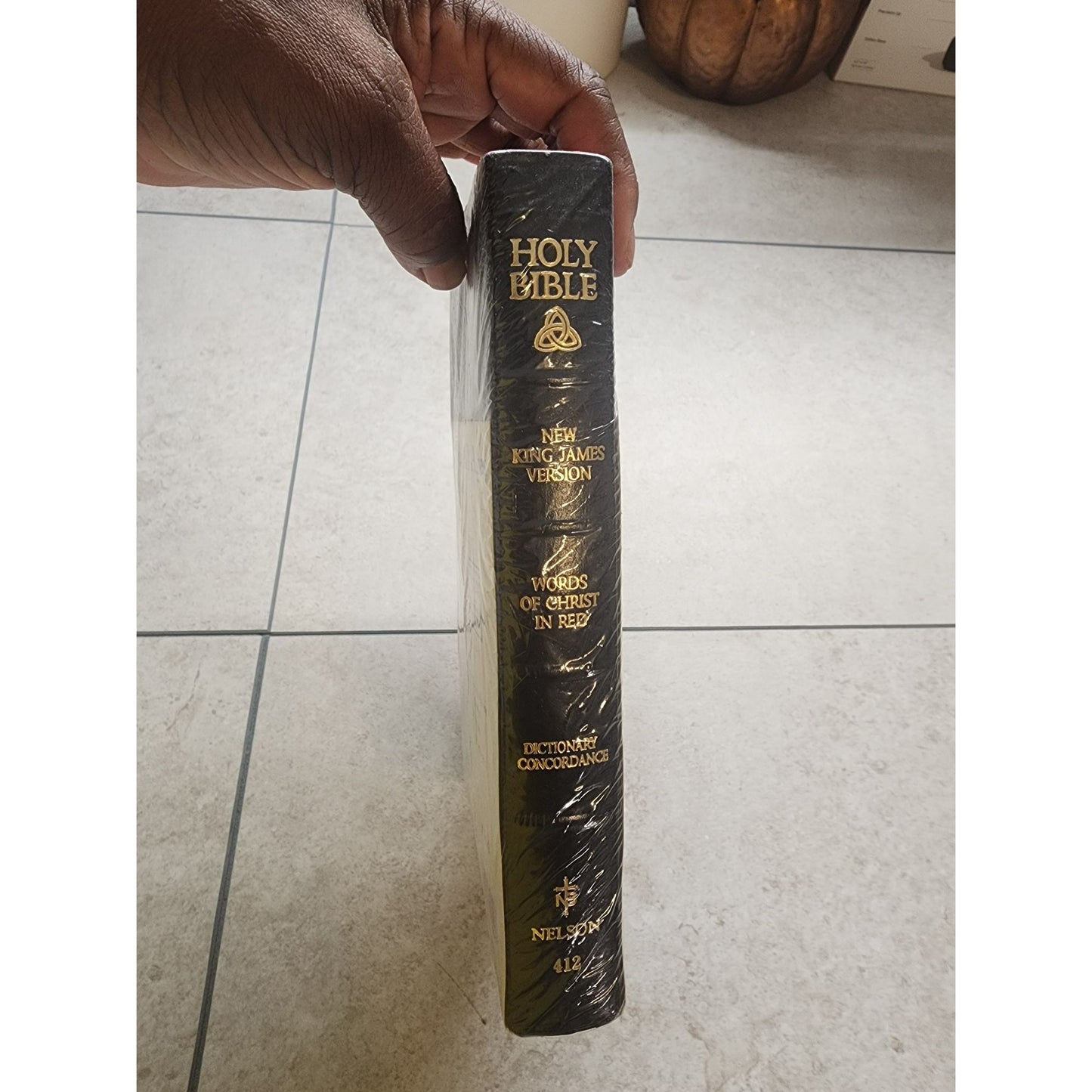 New King James Version Gift & Award Bible With Illustrated Dictionary-Concordance & Full-Color Maps By Thomas Nelson