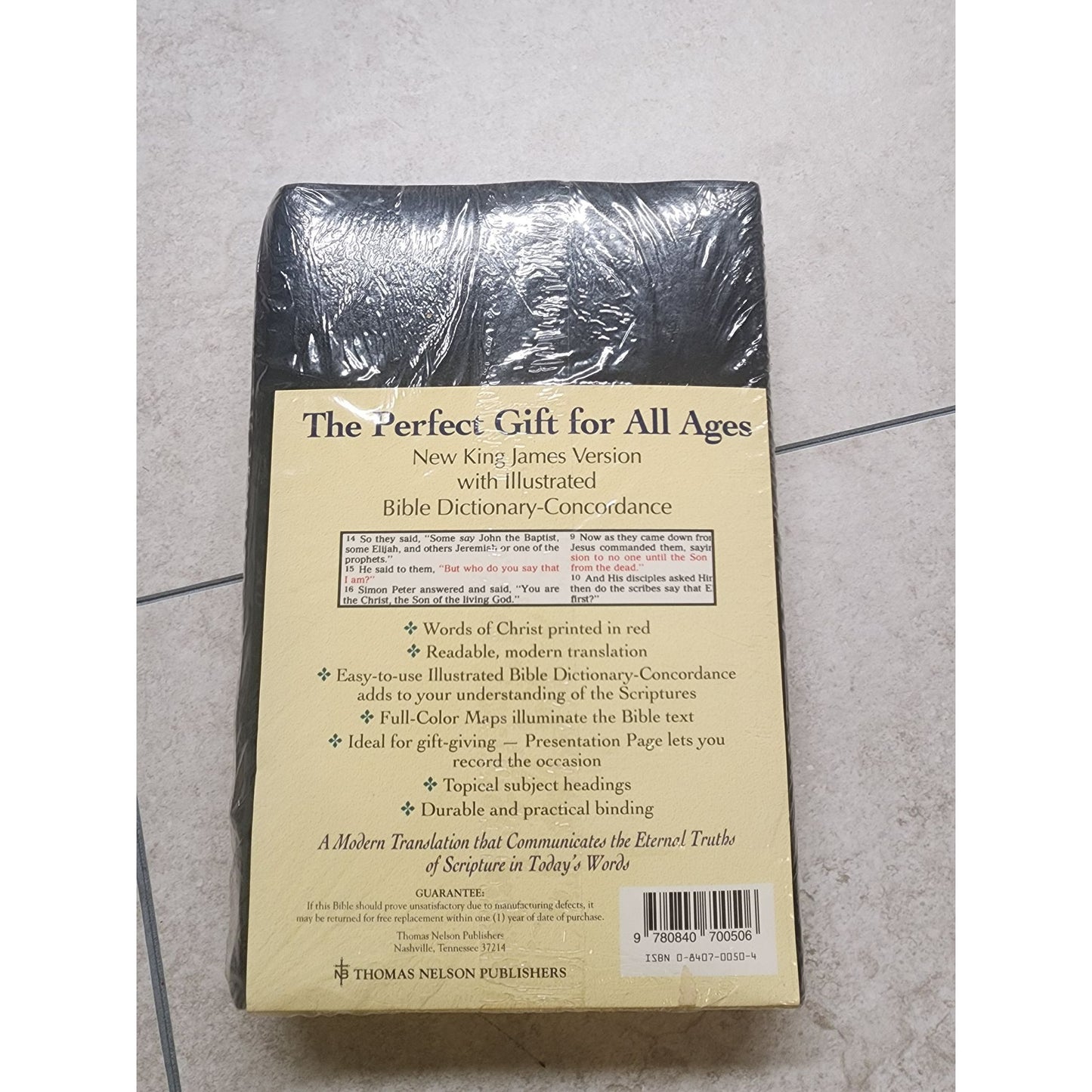 New King James Version Gift & Award Bible With Illustrated Dictionary-Concordance & Full-Color Maps By Thomas Nelson