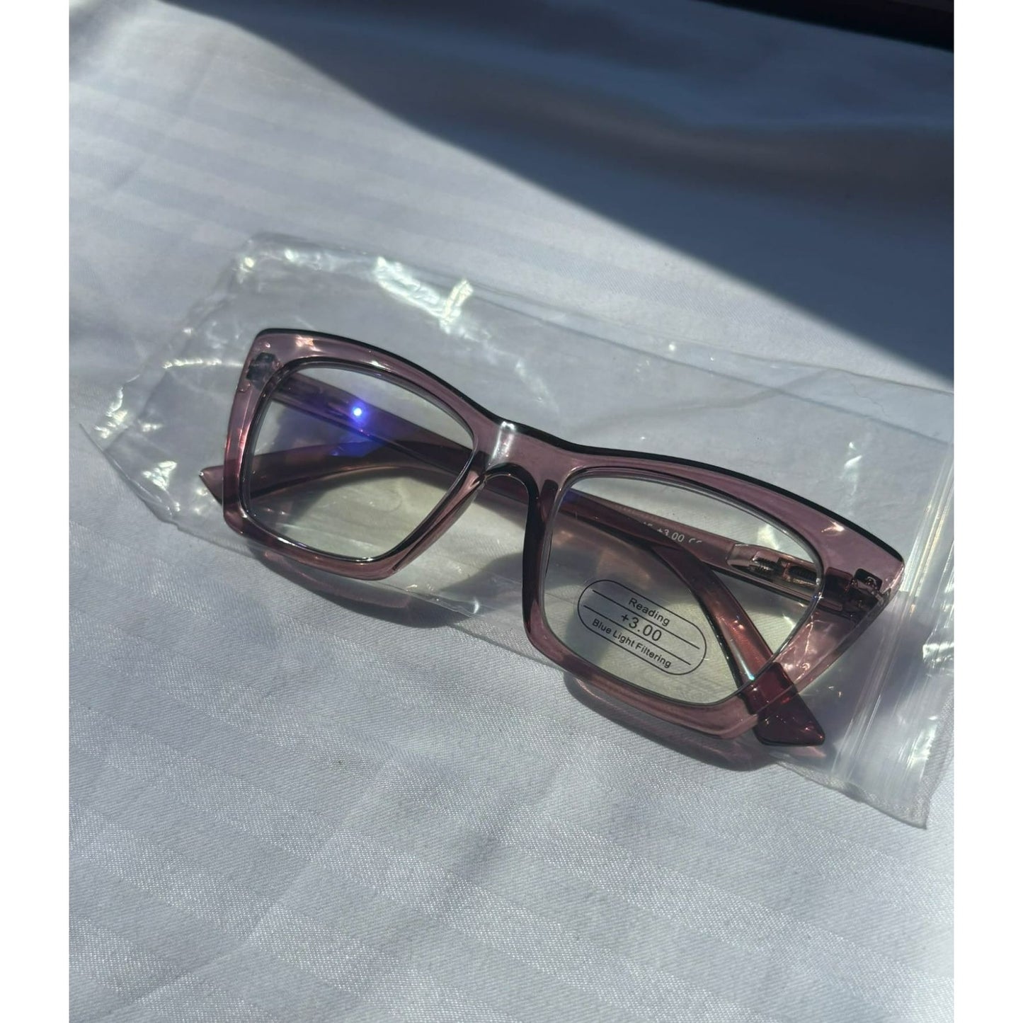 Stylish Cat-Reading Eyewear – +3.00 Magnification with Blue Light Filtering