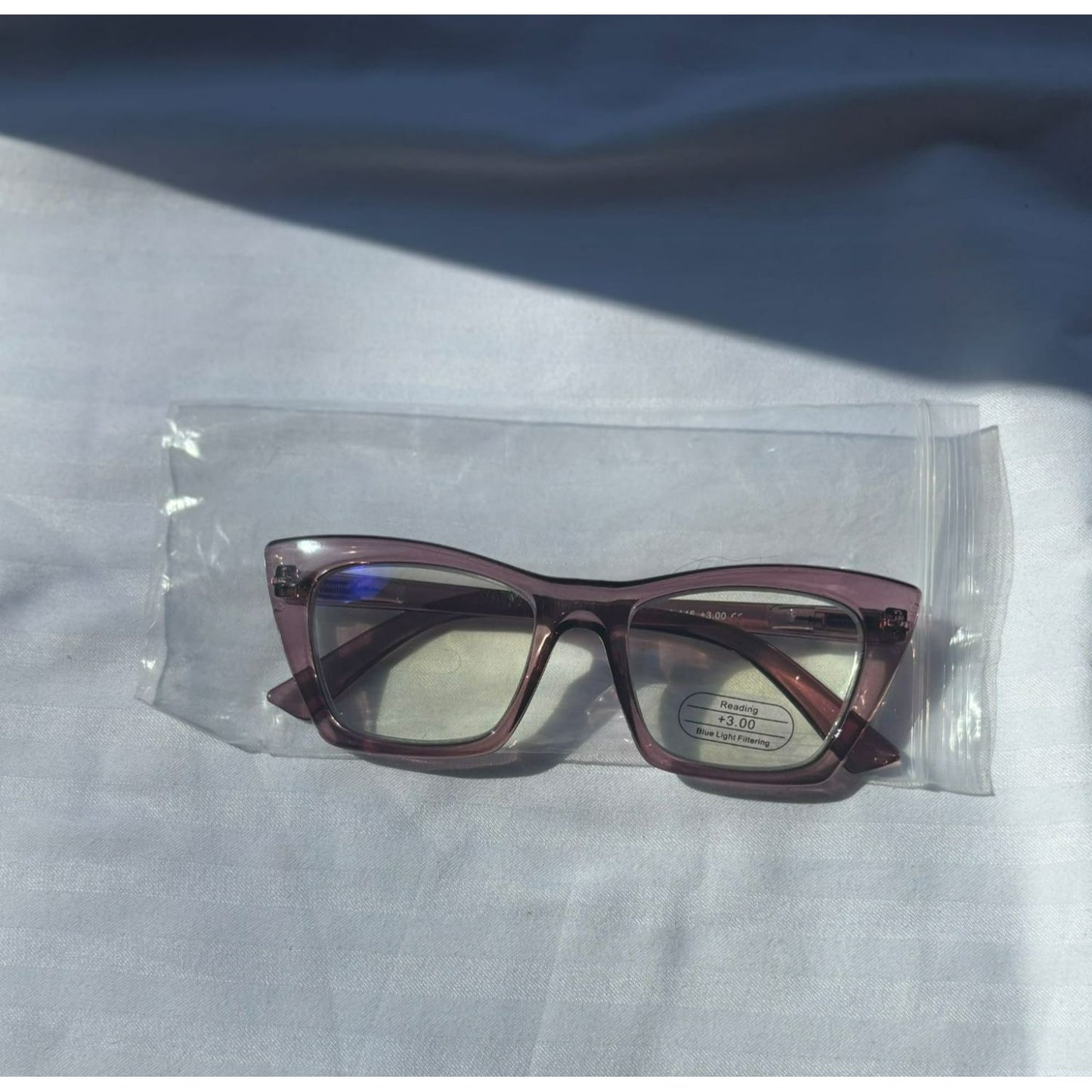 Stylish Cat-Reading Eyewear – +3.00 Magnification with Blue Light Filtering