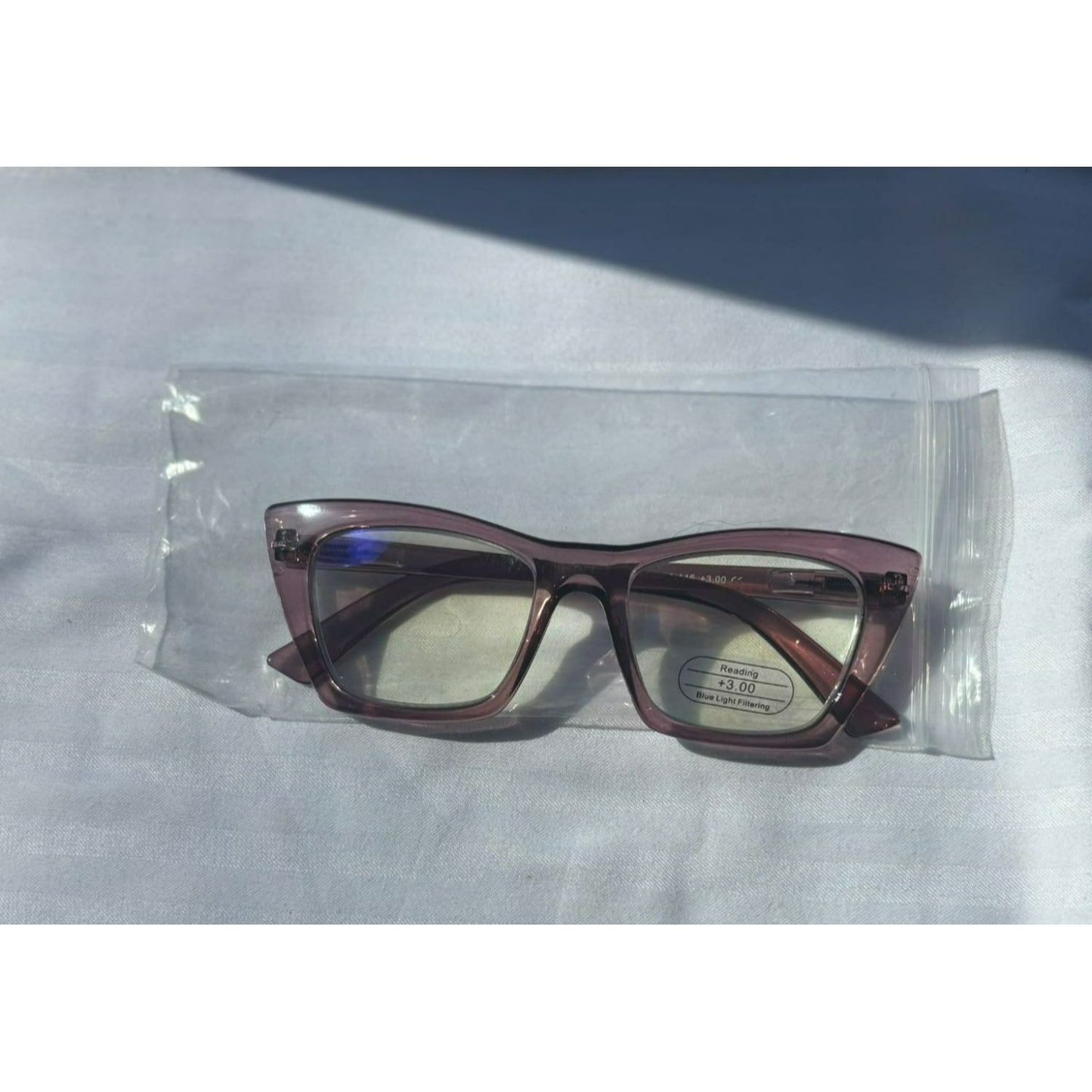 Stylish Cat-Reading Eyewear – +3.00 Magnification with Blue Light Filtering