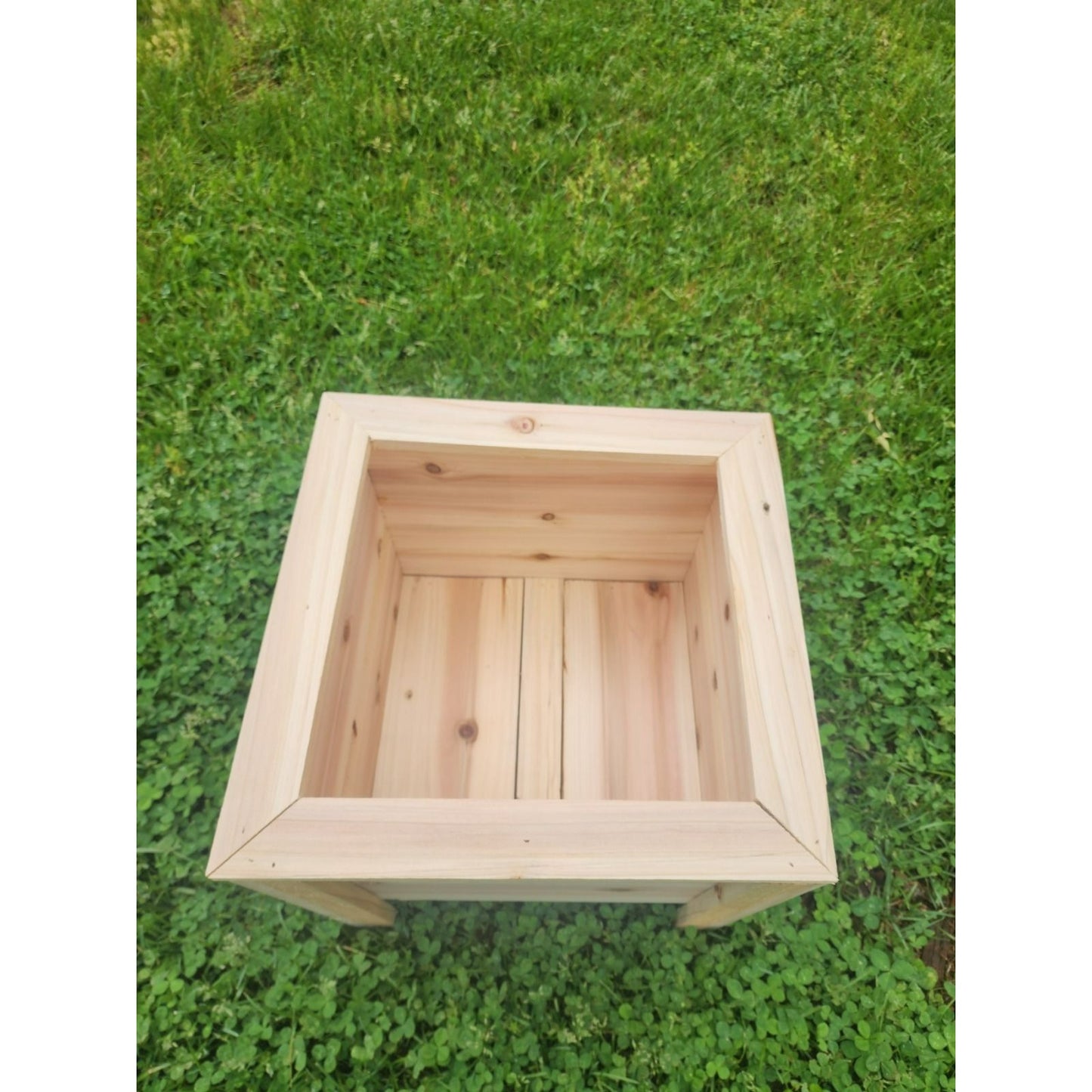 Handcrafted Cedar Wood Planter Box For Indoor/Outdoor Gardening Rustic Design Square Durable & Weather-Resistant
