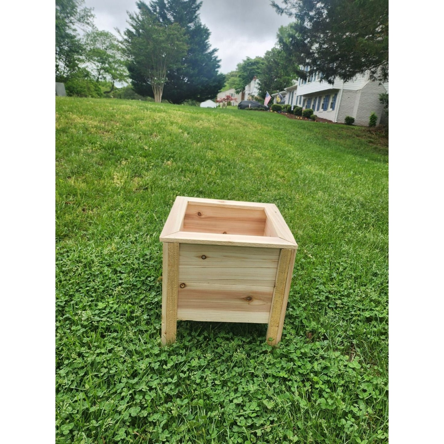 Handcrafted Cedar Wood Planter Box For Indoor/Outdoor Gardening Rustic Design Square Durable & Weather-Resistant