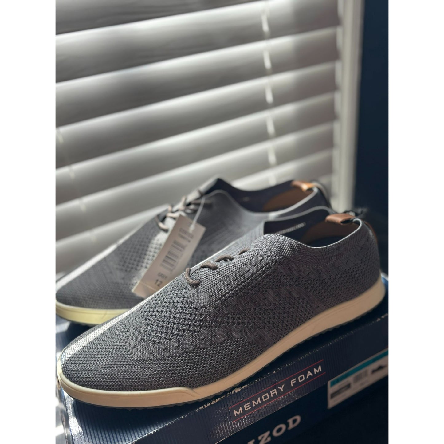 Izod Mens Gray Memory Foam Knit Sneakers