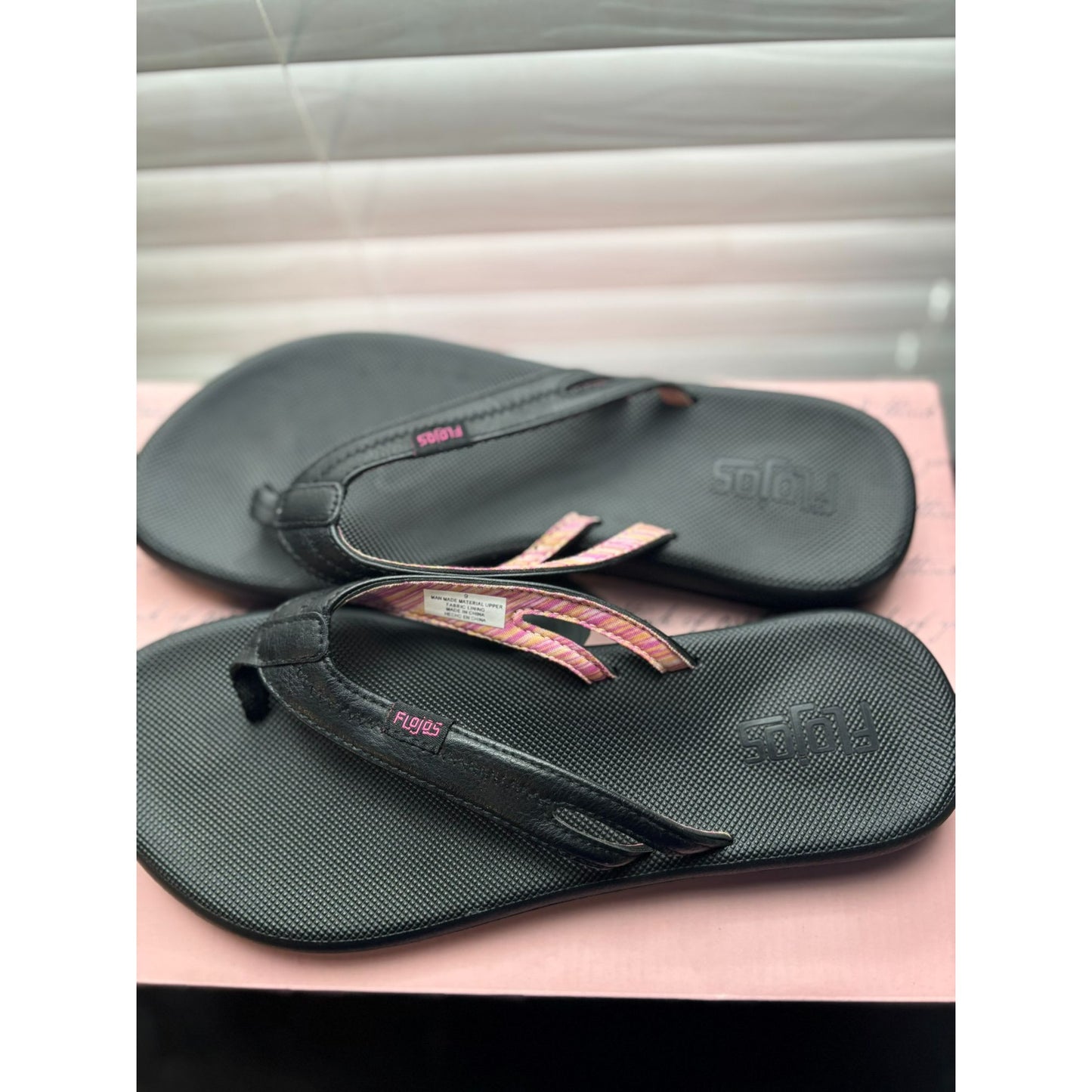 Flojos Womens Black Flip Flops With Pink Striped Straps Lightweight Comfortable Casual Beach Sandals