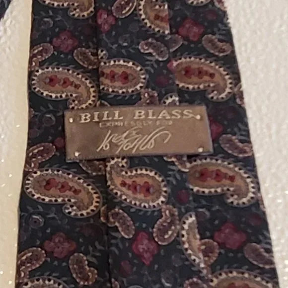 Bill Blass Paisley Print 100% Silk Neck Tie Black Red Brown