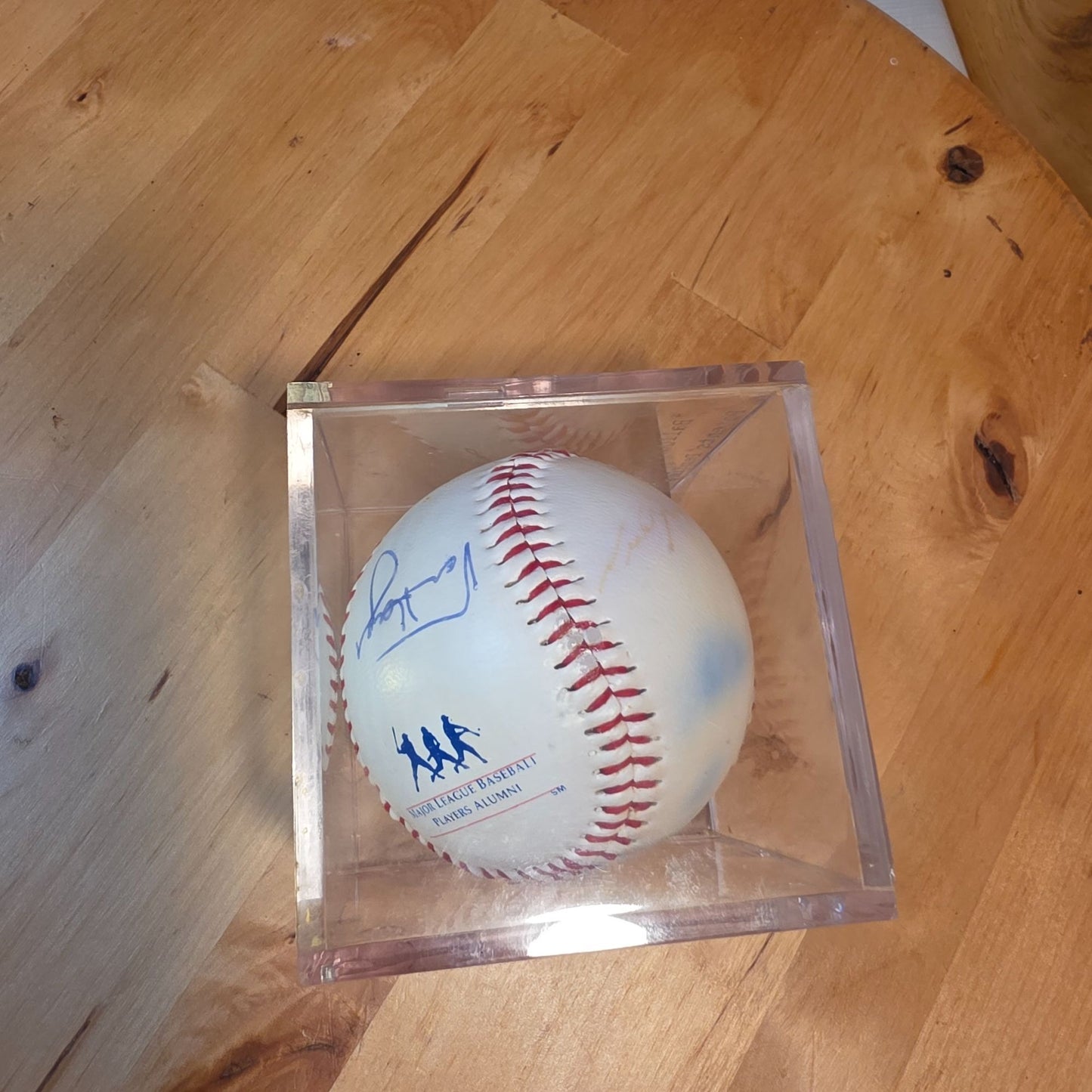 Signed Baseball MLB Players Alumni Autographed Ball w/ Case Unknown Players