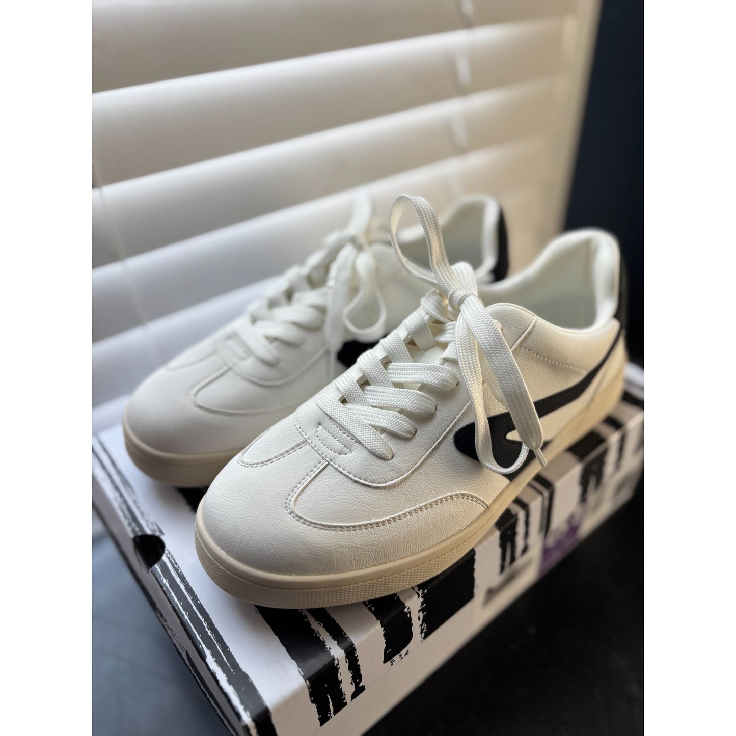 Dv By Dolce Vita women shoes White & Black Lace-Up