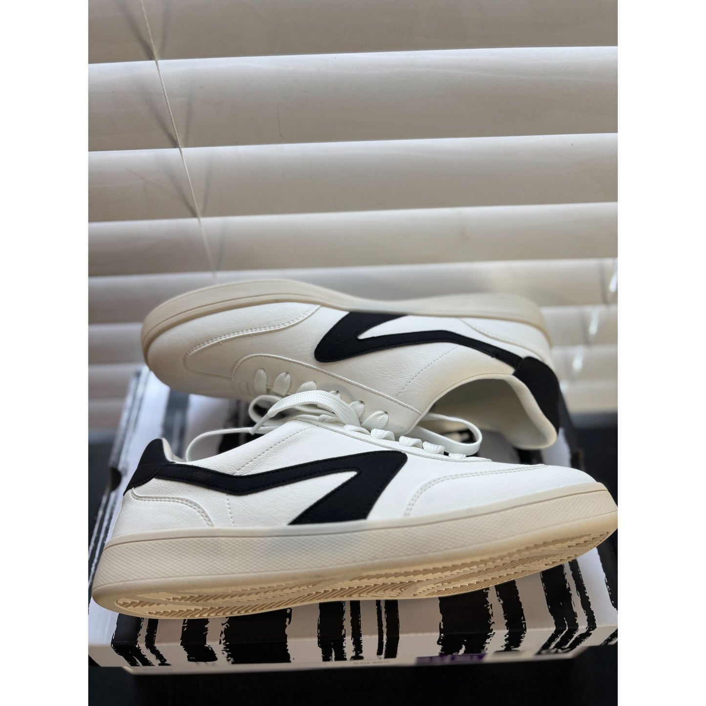 Dv By Dolce Vita women shoes White & Black Lace-Up