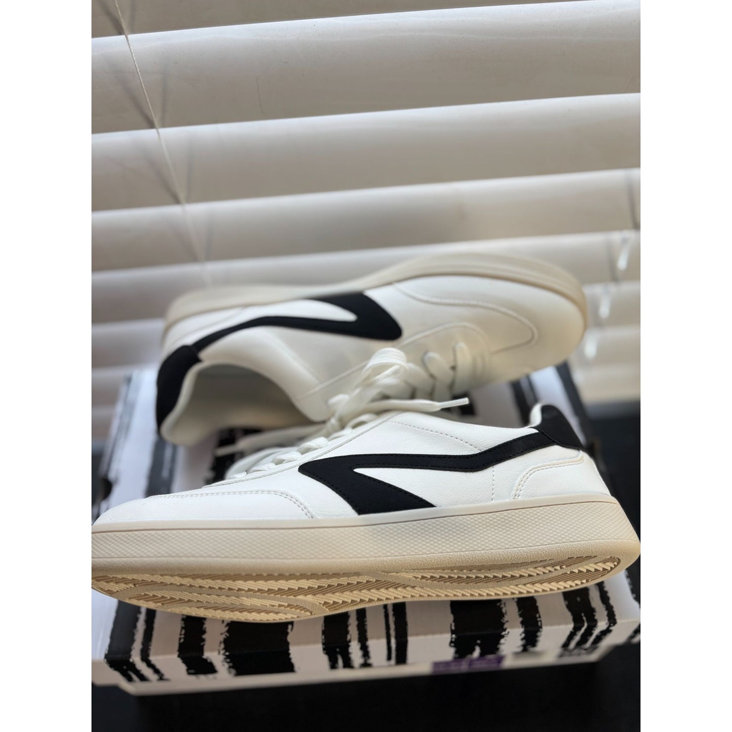 Dv By Dolce Vita women shoes White & Black Lace-Up