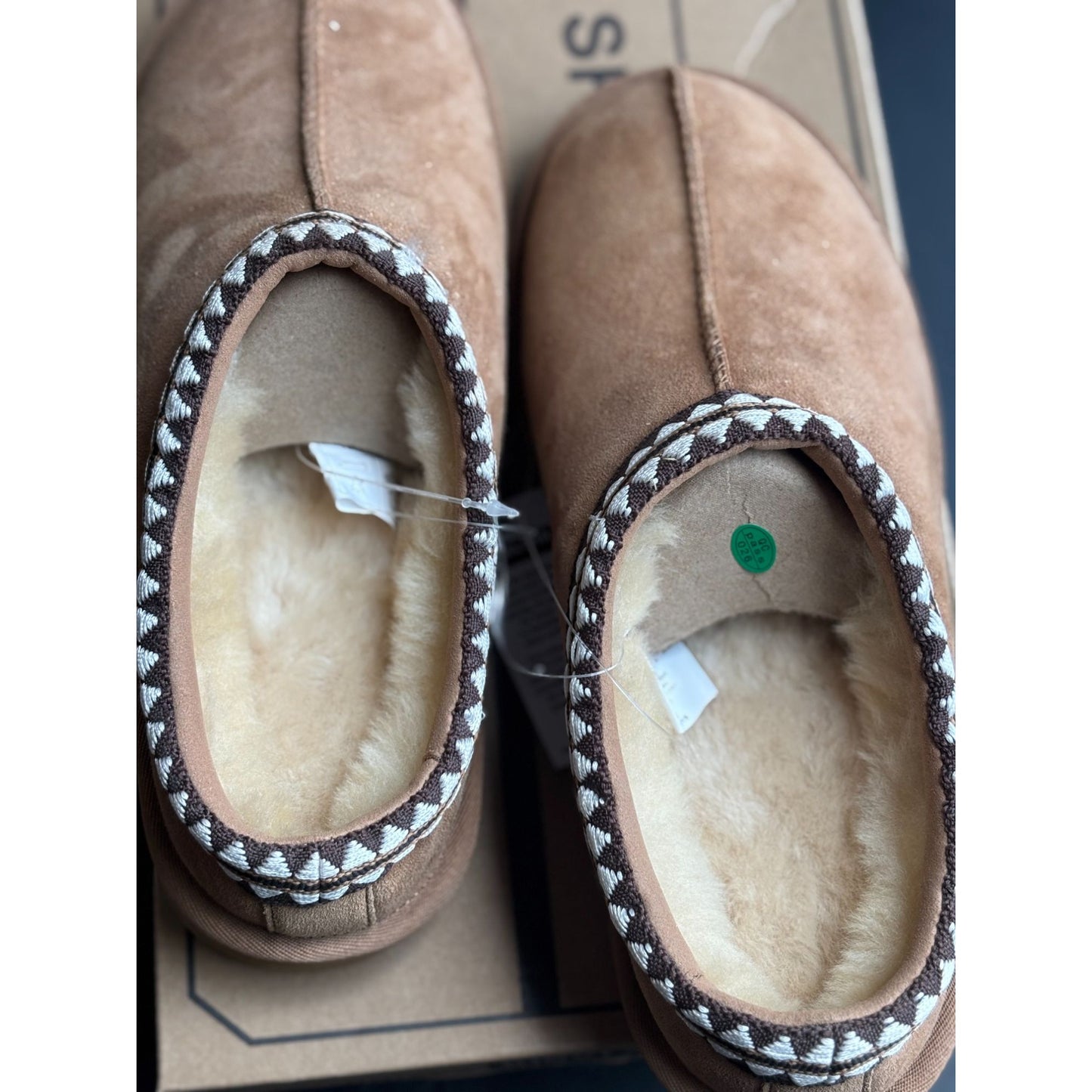 Kirkland Signature Unisex Shearling Slipper Tan Havane