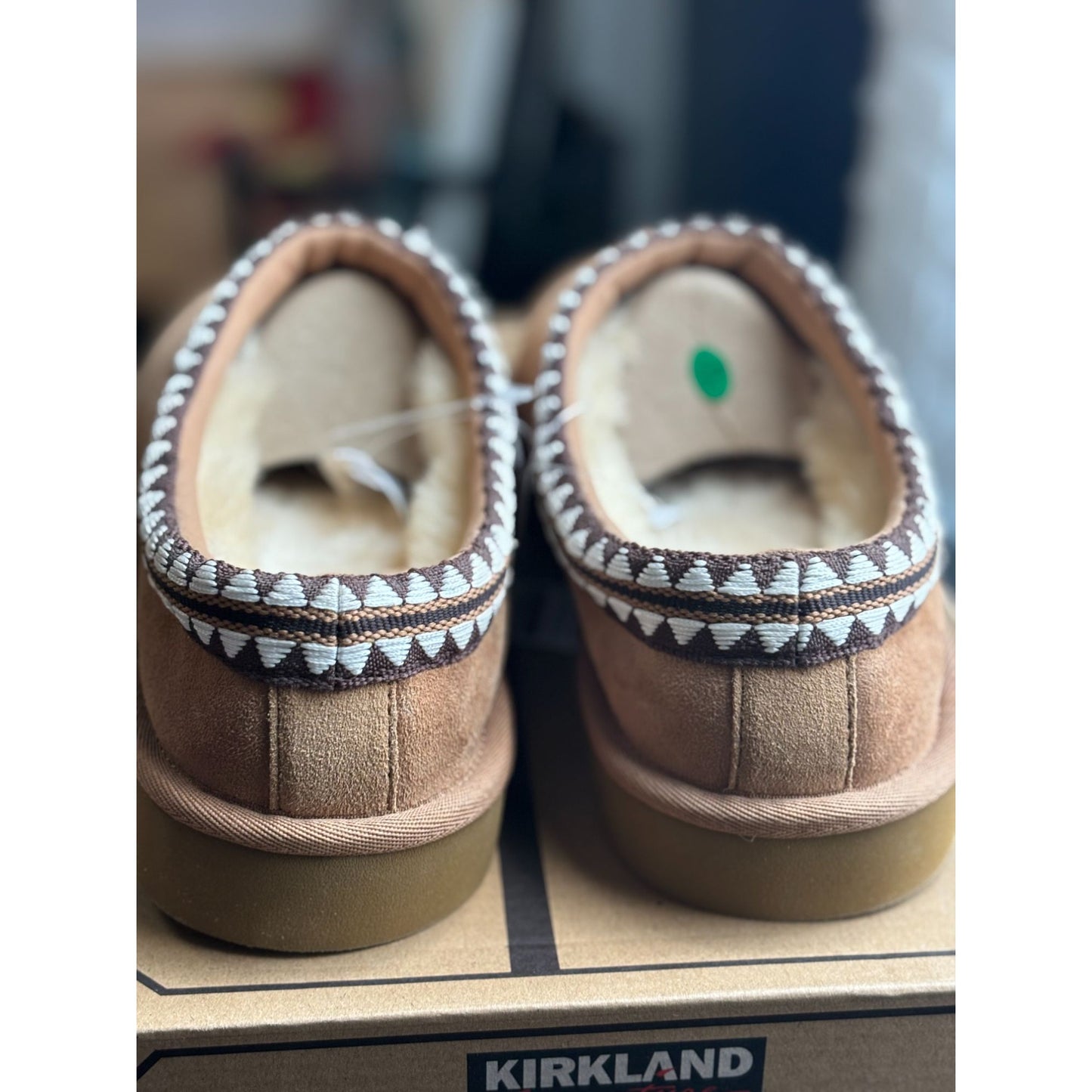 Kirkland Signature Unisex Shearling Slipper Tan Havane