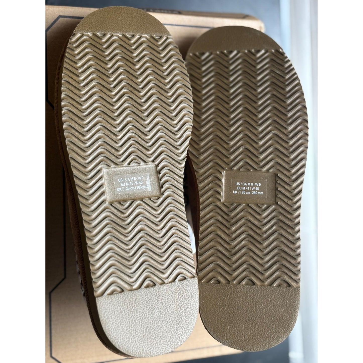 Kirkland Signature Unisex Shearling Slipper Tan Havane