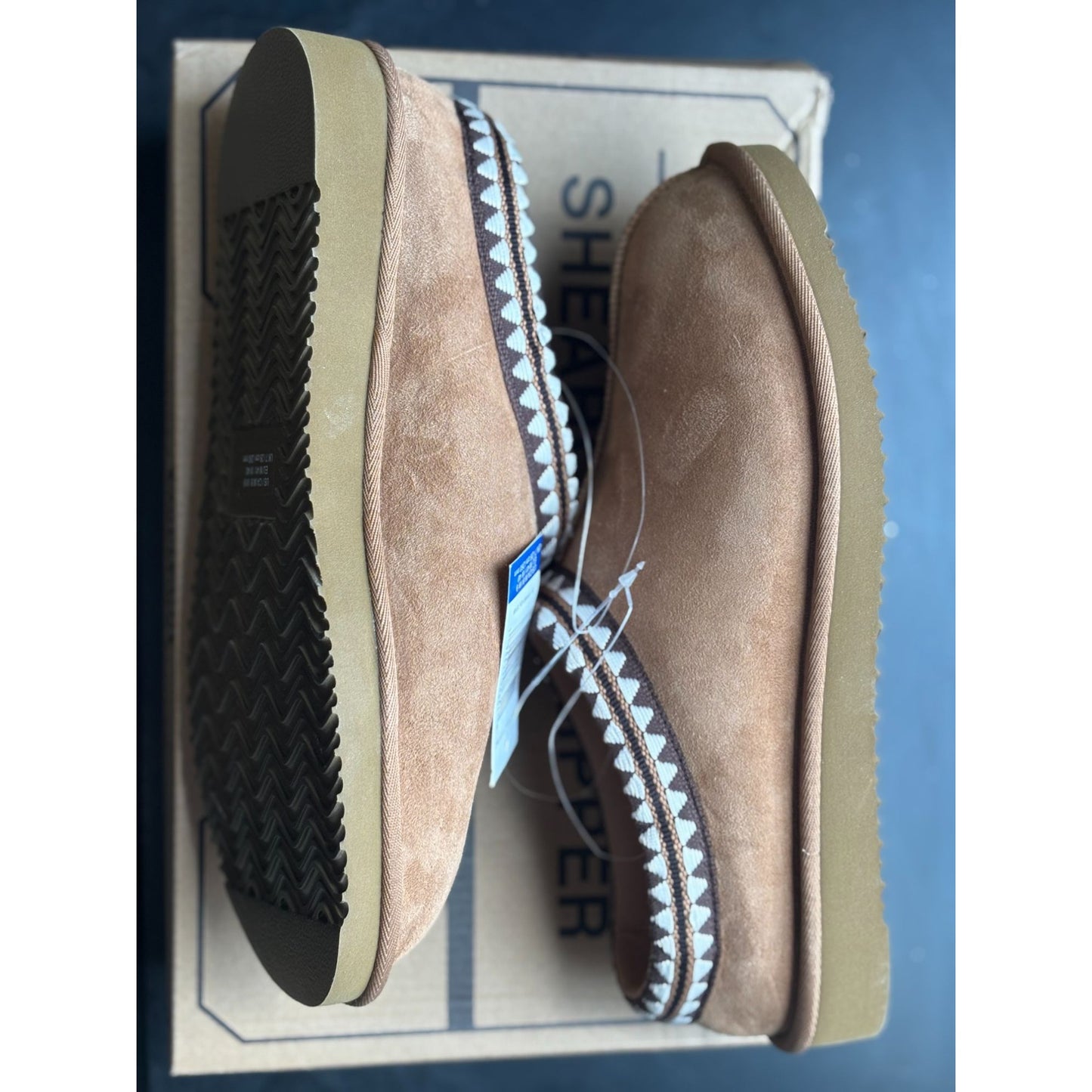 Kirkland Signature Unisex Shearling Slipper Tan Havane
