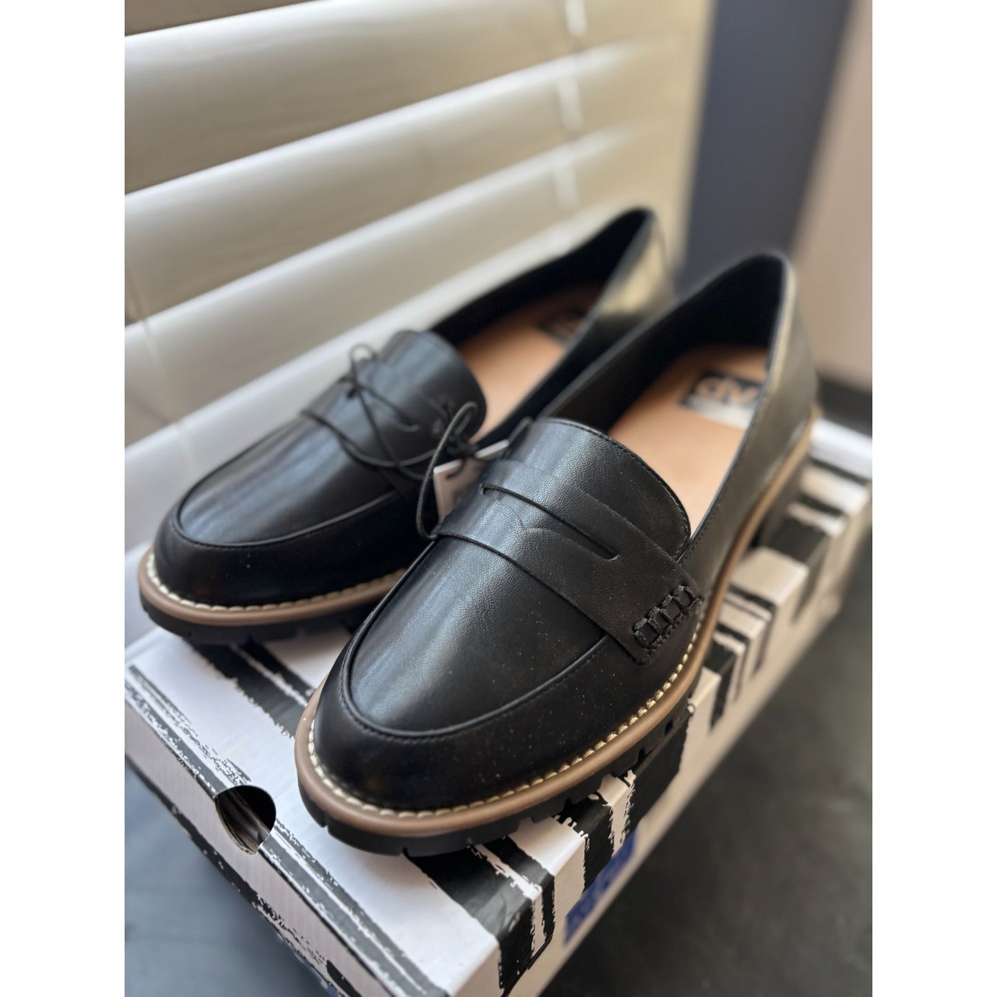DV Dolce Vita Black Lug Loafer Style Rcrispo Leather Upper Womens Shoes