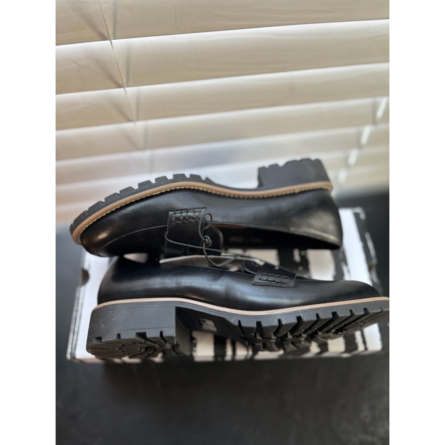 DV Dolce Vita Black Lug Loafer Style Rcrispo Leather Upper Womens Shoes