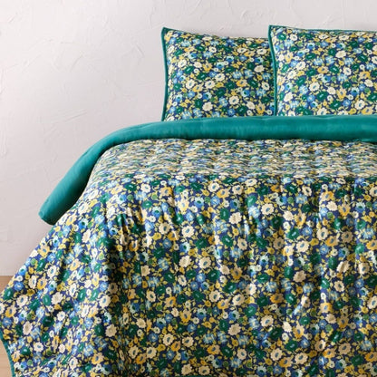 Opalhouse designed with Jungalow Twin/Twin Extra Long Printed Floral Quilt and Sham Set Blue