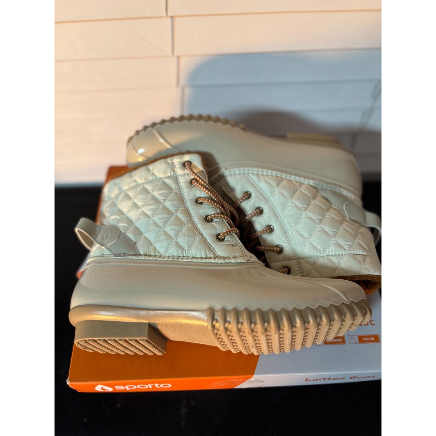 Sporto Womens Andie Ivory Quilted Waterproof Boots Size 10 With Faux Fur Lining & Rubber Soles