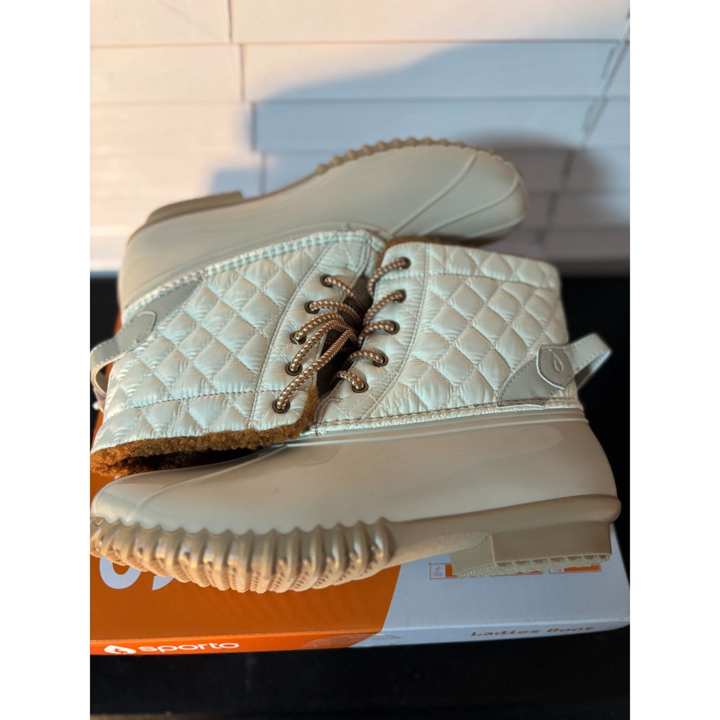 Sporto Womens Andie Ivory Quilted Waterproof Boots Size 10 With Faux Fur Lining & Rubber Soles
