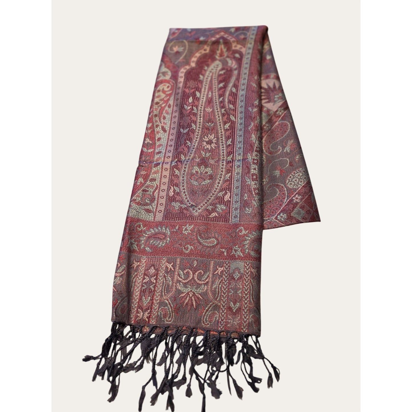 Vintage-Inspired Paisley Pattern Scarf With Fringe Red & Green Tones Soft Fabric Elegant Design