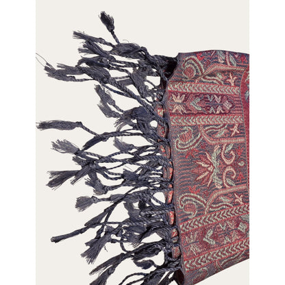 Vintage-Inspired Paisley Pattern Scarf With Fringe Red & Green Tones Soft Fabric Elegant Design