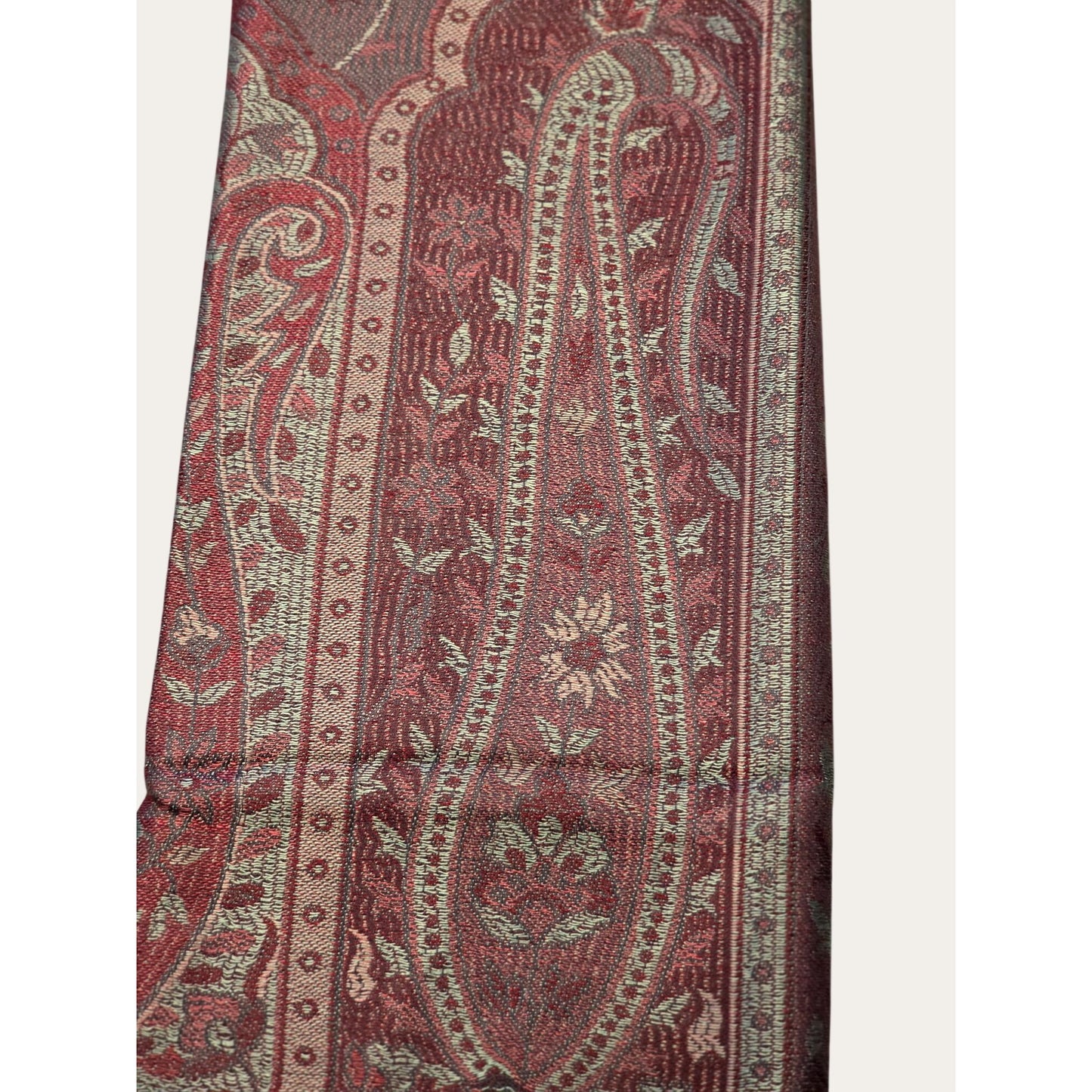 Vintage-Inspired Paisley Pattern Scarf With Fringe Red & Green Tones Soft Fabric Elegant Design