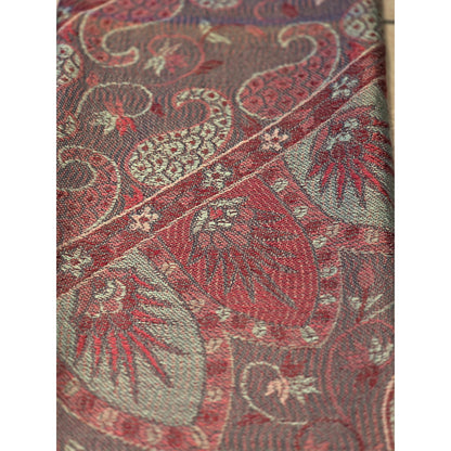 Vintage-Inspired Paisley Pattern Scarf With Fringe Red & Green Tones Soft Fabric Elegant Design