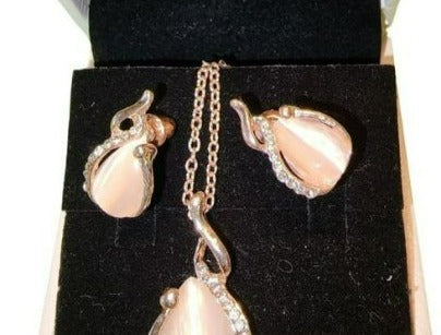 Necklace & Earrings Set With Mother Of Pearl Drop Design In Rose Gold
