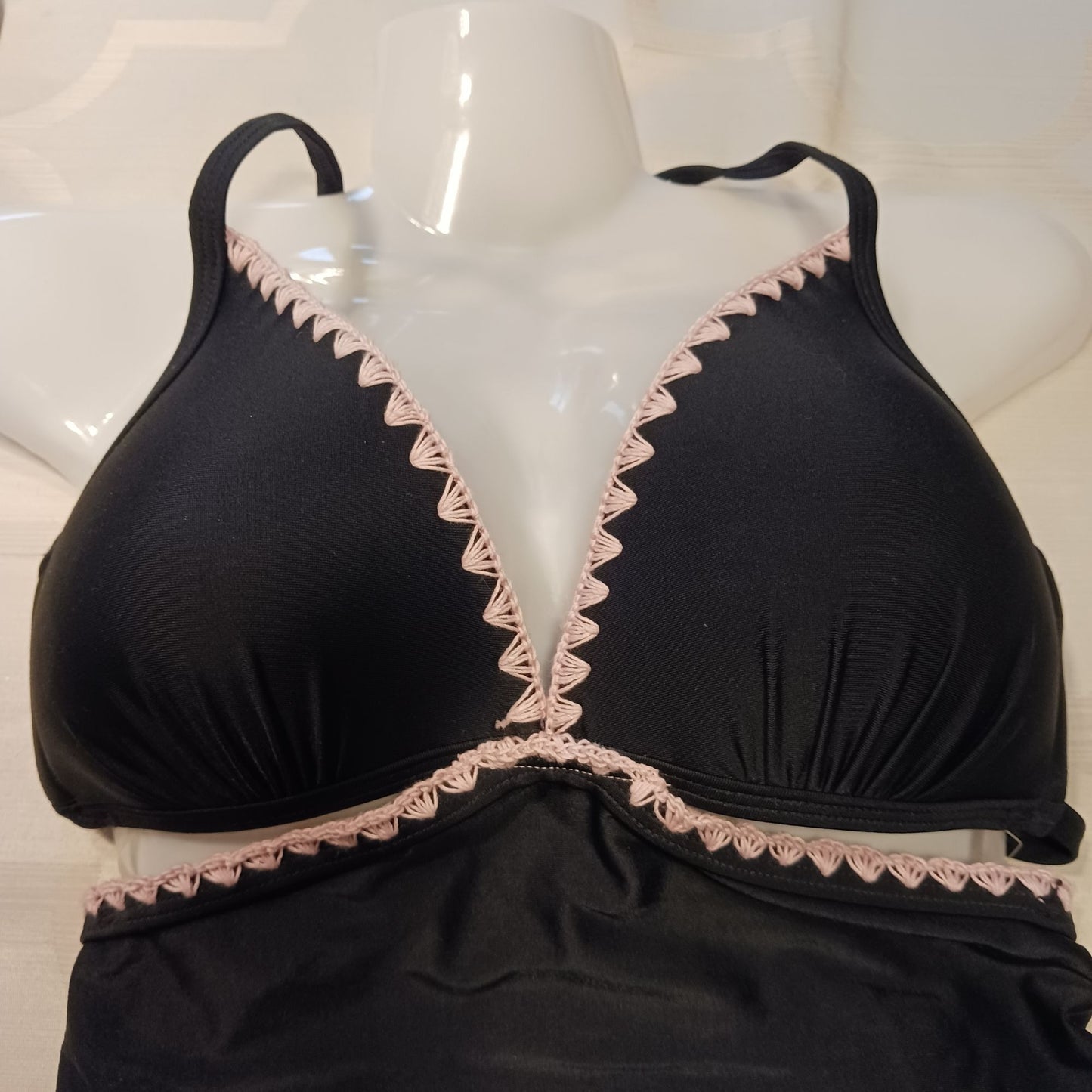 Hula Honey Womens Black & Pink Halter Tankini Swim Top With Crochet Trim - Size M