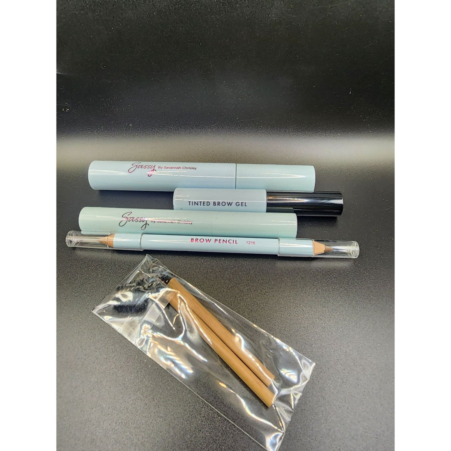 Sassy by Savannah Chrisley – All eyelashes on Me Brow & Lash  6-Piec Kit Light-Medium