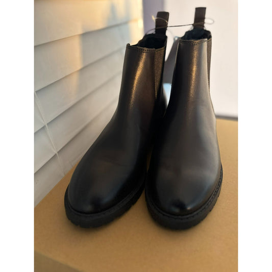 Steve Madden Black Leather Chelsea Boots Ladies Size With Lugged Sole