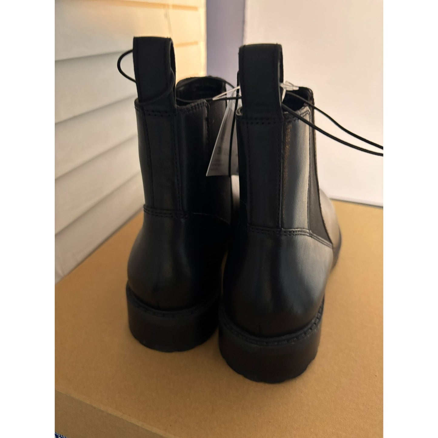 Steve Madden Black Leather Chelsea Boots Ladies Size With Lugged Sole