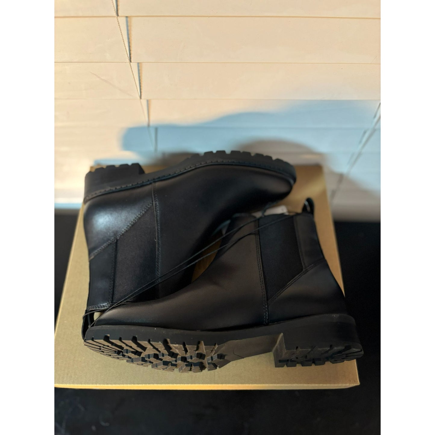 Steve Madden Black Leather Chelsea Boots Ladies Size With Lugged Sole