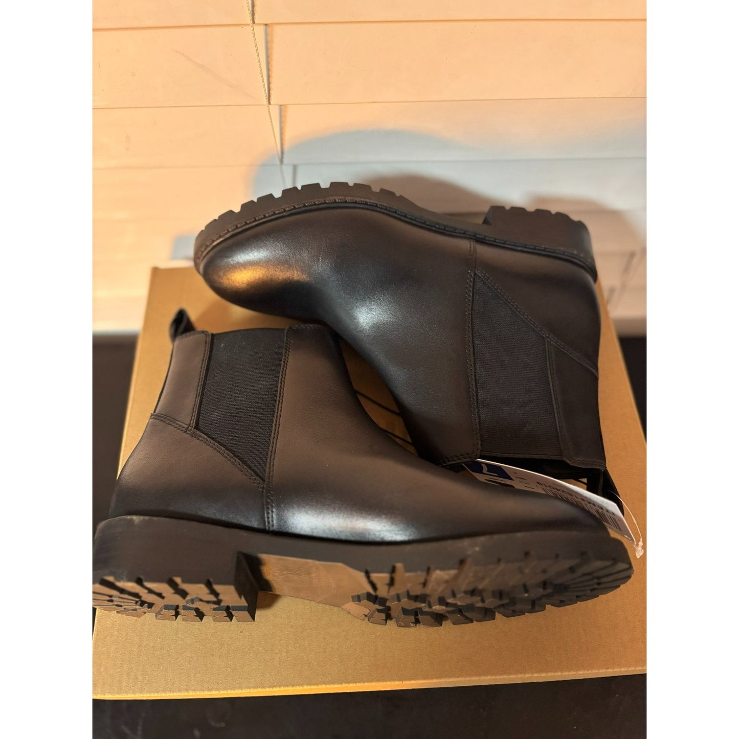Steve Madden Black Leather Chelsea Boots Ladies Size With Lugged Sole