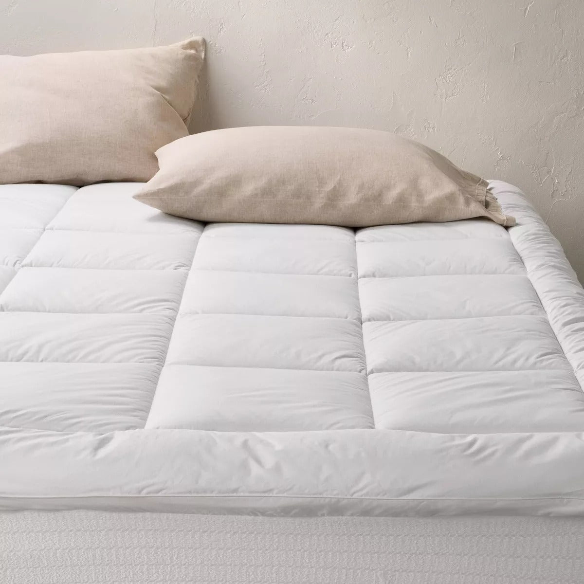 Casaluna Queen Ultra Loft Down Alternative Mattress Pad - white