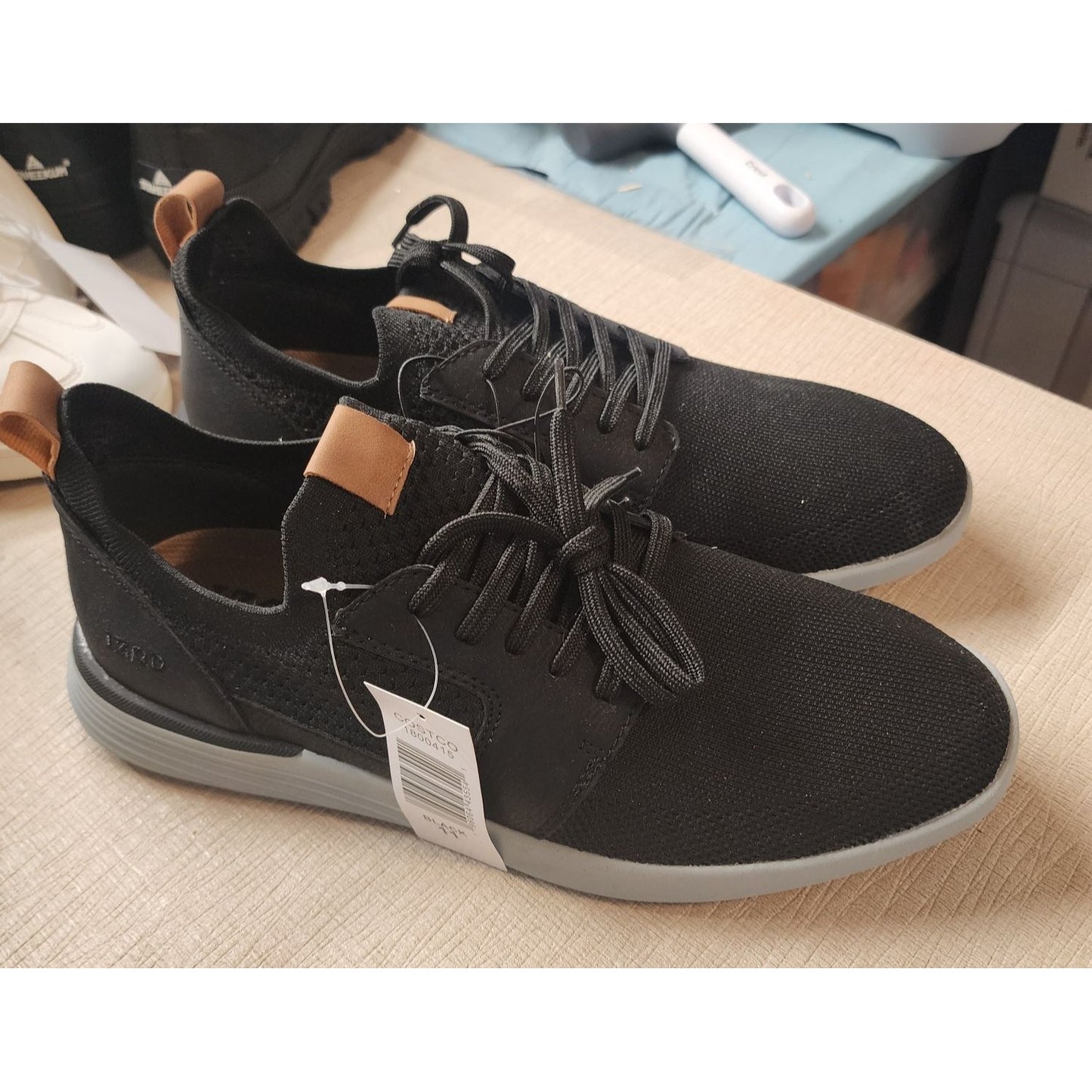 Izod Black Knit Size 11 Lightweight mens shoes