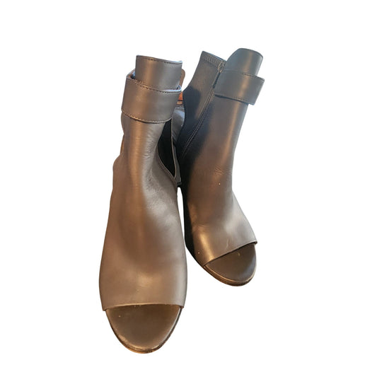 Vince Camuto Size 8.5 Pee Toe Slingback Open Heel Gray