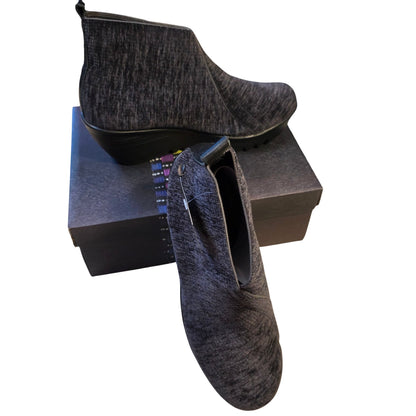 Bernie Mev Sally Women’s Bootie Dark Grey Velvet  NIB 41EU/10.5US