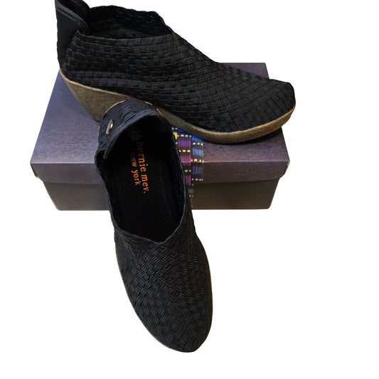 Bernie Mev Sexy Black Women’s NIB Woven Comfort Shoes